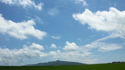 夏の北海道　草原風景