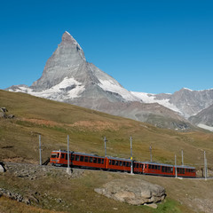 Fototapeta na wymiar Matterhorn and train on Gornergratbahn