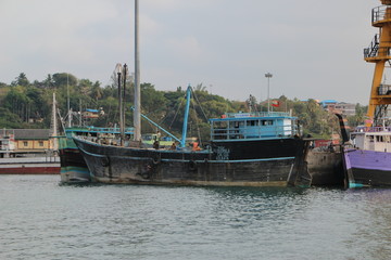 Frachtschiff auf den Andamanen