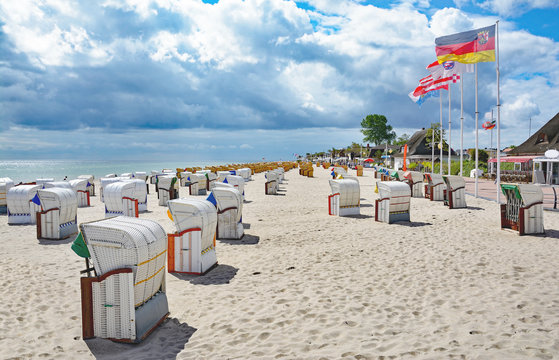 Strand mit Seepromenade im Ostseebad Dahme,Schleswig-Holstein,Deutschland