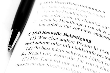 Sexuelle Belästigung Paragraph im deutschen Strafgesetzbuch
