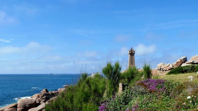 Leuchtturm in Ploumanach an der Rosa Granitk&uuml;ste, Bretagne, Brittany