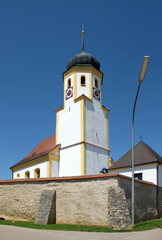 Fototapeta na wymiar Kirche in Raitenbuch
