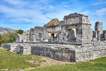 Fototapeta na wymiar Castillo fortress / The ancient Mayan city of Tulum / Mexico
