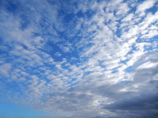 Ciel entre soleil et nuages