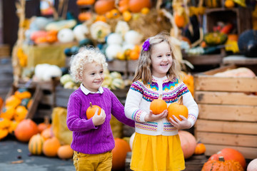 Fototapeta premium Kids having fun at pumpkin patch
