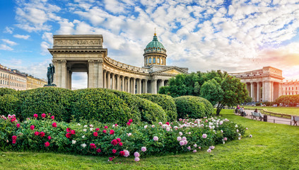 Казанский собор и пионы Kazan Cathedral and peonies