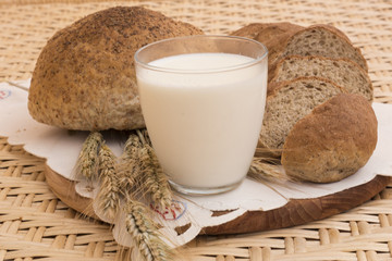 glass of milk and bread