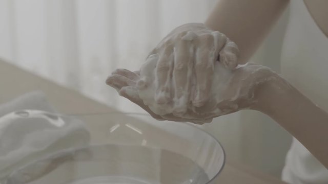 洗顔をする女性、泡だて、s-log2、4k、uhd、proress 