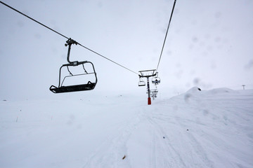 Fototapeta na wymiar wyciąg narciarski w Gruzji