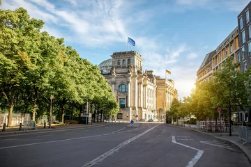 Selbstklebende Fototapeten Street view with Reichtag building during the morning light in Berlin city © rh2010