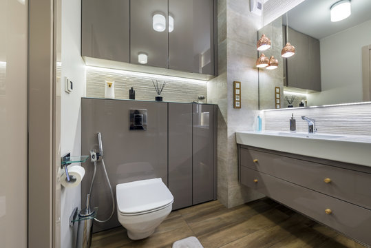 Modern bathroom with wooden floor