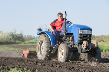 Obraz premium Farmer on the tractor