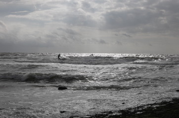 Jetski im Gegenlicht auf der Nordsee bei Callantsoog.