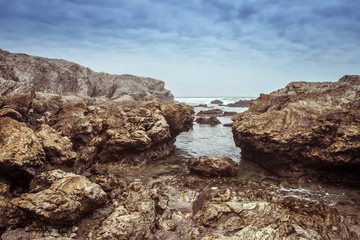 Fototapeta na wymiar Rocks on the shore of the Pacific Ocean.