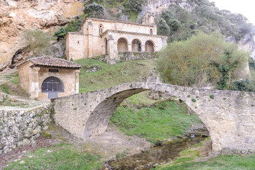 Fototapeta na wymiar chapel sight, hermitage and bridge medeval in the Tobera town in Burgos, castilla and Leon, Spain.