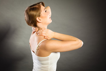Obraz premium Woman suffering from neck pain