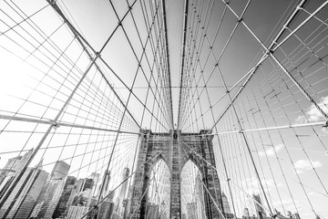 Naklejka premium Amazing Architecture in New York - the famous Brooklyn Bridge