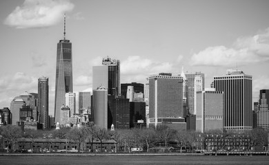 Fototapeta premium Typical Manhattan New York Skyline - view from Hudson River
