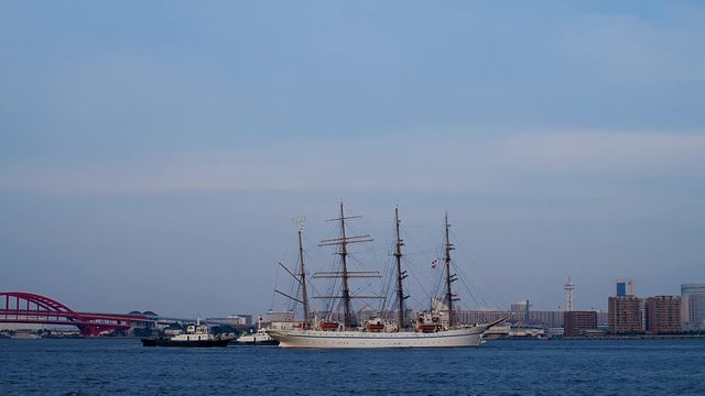 神戸港 開港150年 中突堤から見る帆船の出港（4倍速）