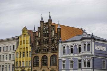Fototapeta na wymiar Wunderschöne Fassade in Stralsund