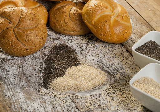 Heart of sesame seeds with bread buns