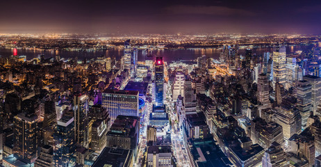 New York, Manhattan-Luftbild bei Nacht vom Empire State Building