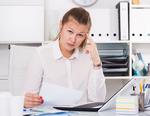 Office worker woman is having complicated issue with project