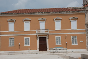 Maison ancienne sur la place centrale de Zadar en Croatie