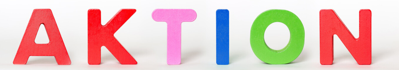 AKTION, bunte Holzbuchstaben
