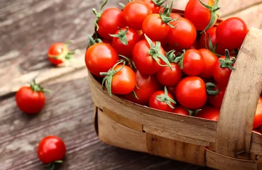 Fotobehang basket harvest fresh tomato © alexkich