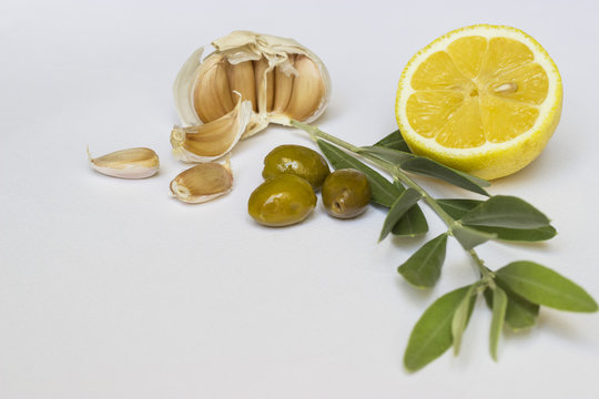 detox food: lemon,olives and garlic