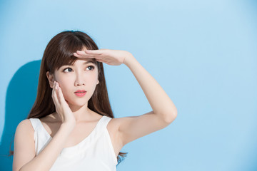 Fototapeta premium beauty woman look somewhere