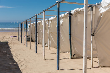 Tentes de plage aux Sables d'Olonne (France)