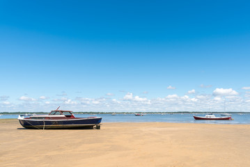 Naklejka premium BASSIN D'ARCACHON (France), vue sur la baie à marée basse