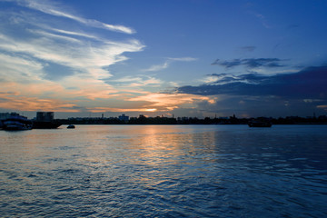 Obraz premium View from Babu ghat , kolkata at the time of Sunset.