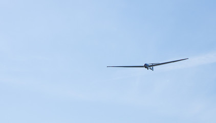 Planeur dans le ciel