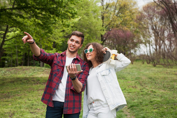 Obraz premium Stylish couple standing in woods