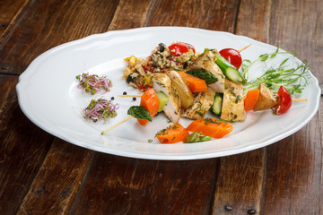 Healthy version of skewers with vegetables and chicken.
