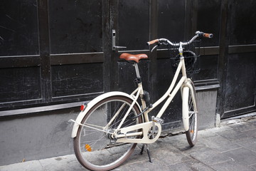 Fototapeta na wymiar Vélo blanc stockholm