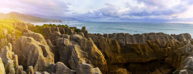 Foto op Aluminium Panoramisch beeld van prachtige Pancake Rocks and Blowholes, gelegen in Paparoa National Park, Punakaiki, Zuidereiland van Nieuw-Zeeland © PK4289