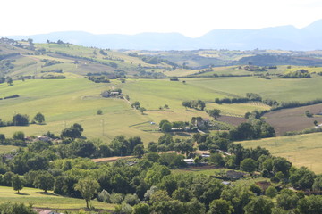 Obraz premium rural country landscape with hills and fields in middle Italy