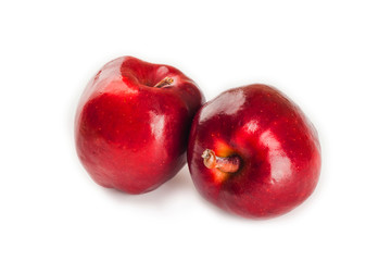 Fototapeta na wymiar red apples isolated on white background closeup