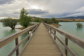 Obraz premium The Alloz reservoir in Lerate, Navarra, Spain