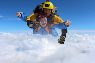 Tandem parachuting