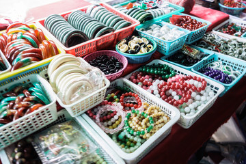 数珠とか宝石　色とりどり