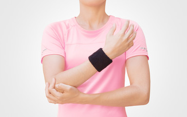 Dolore al braccio di sportiva, male