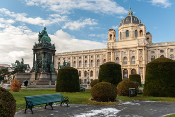 Obraz premium Museum of natural history and monument of Maria Theresia in Vienna
