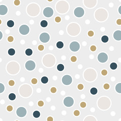 Modèle sans couture abstrait avec des points au hasard. Fond avec différents cercles. Bulles blanches, bleues et dorées en désordre avec un contour blanc sur beige. Texture pointillée. Illustration vectorielle.