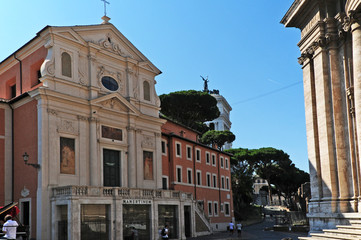 Roma Via dei Fori Imperiali - Chiesa di San Giuseppe dei Falegnami e carcere Mamertino